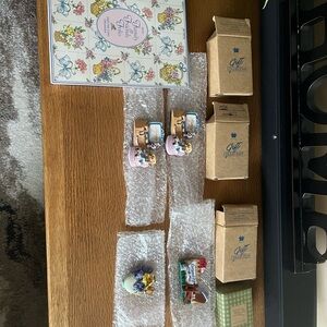 5 pieces Avon family an friends organizer an 4 brand new magnets with boxes.